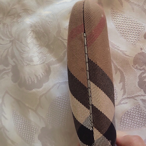 Burberry Glasses Case - Picture 4 of 4